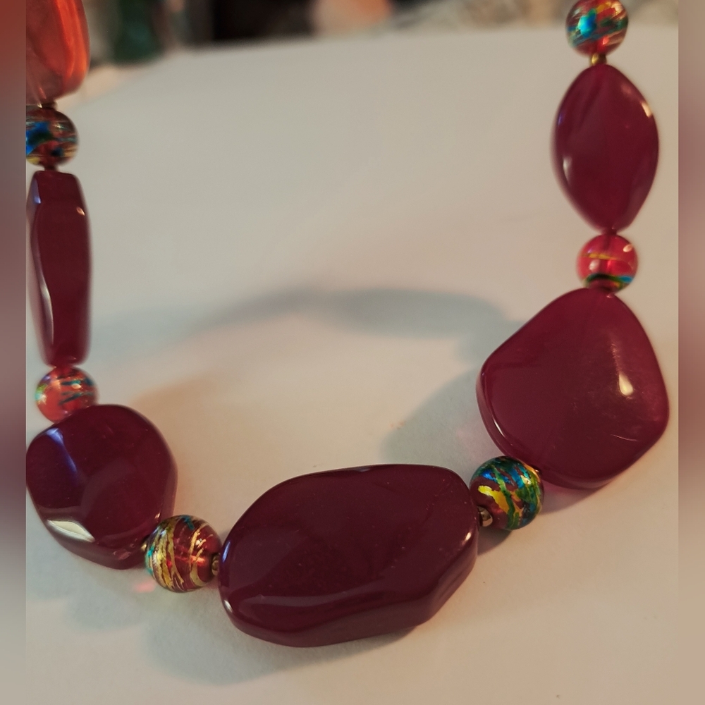 Elegant Burgundy Red And Opalescent Carnaval Glass Look Beaded Necklace